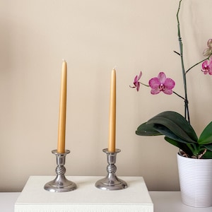 Vintage set med 2 KMD Royal Holland tenn ljusstakar