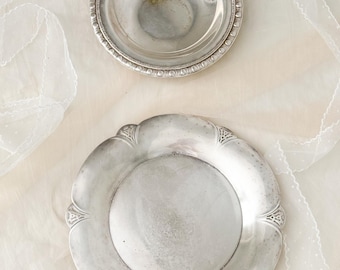 Vintage Silver Plated Round Trays | WM Rogers & Rogers Brothers