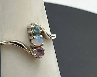 Vintage Star Designer 14k Yellow Gold Trilogy 3 Stone Opal Mothers Ring Sz 7