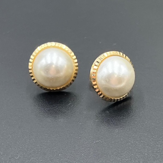 Vintage Estate 14K YellowGold Mabe Pearl Stud Earrings Fluted Bezel 585