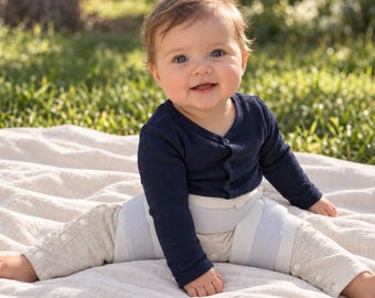Pantalones adaptables para bebés con displasia de cadera: pantalones con broches para arnés de Pavlik, corsé de cadera y yeso espica / Ropa médica para bebés de fácil acceso / Color avena