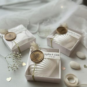 Personalized Wedding Favors Bulk, Sea Shell Candle Set of 50, Beach Bridal Shower Gift, Oyster Party, Custom Wax Seal Box, Unique Decor