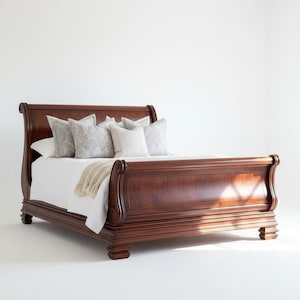 Cama de estilo trineo de nogal macizo hecha a mano / Lujosa cama tamaño king/queen