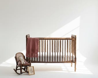 Handgefertigtes Massivholz Kinderbett | Vintage Spindel Möbel fürs Kinderzimmer