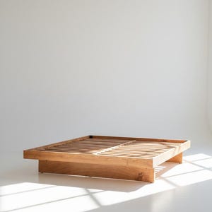 Estrutura de cama de plataforma em madeira maciça | Estilo japonês de perfil baixo, base de luxo feita à mão