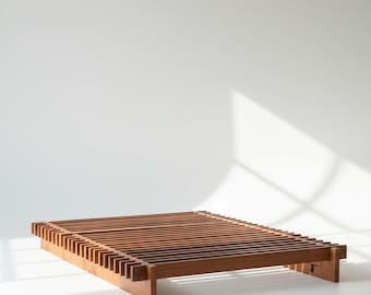 Massivholz Podest | Japanischer Low-Profile-Lattenholzrahmen