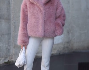Casaco de pele sintética rosa de raposa, comprimento personalizado curto ou longo, casaco quente de inverno, pele vegana macia cor de rosa, gola alta com cinto.
