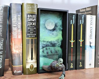 Rincón de lectura zombie: diorama de terror y decoración de películas, decoración de estantería de Halloween, arte espeluznante, regalo para fans del terror, regalos frikis para él y para ella.