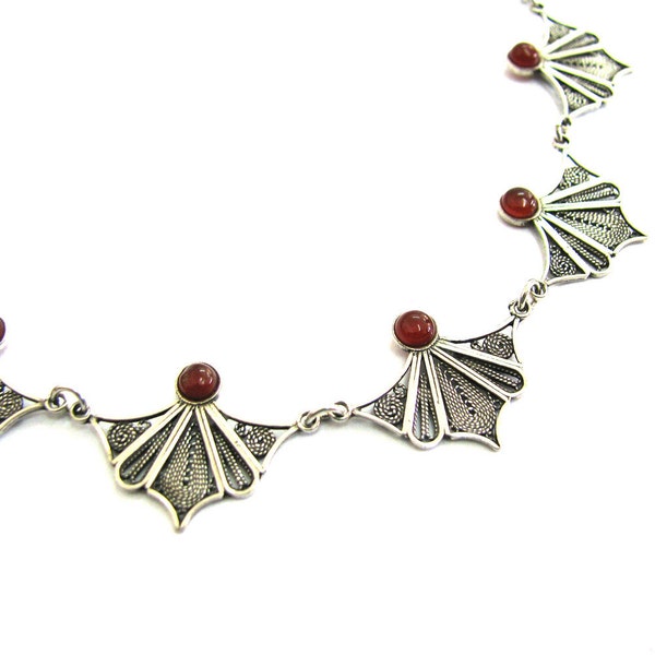 Collier en filigrane en argent sterling, parsemé de gemmes grenat - ID1251