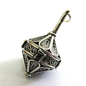 Sterling Silber 925 Sterling Silber, filigrane Chanukka Dreidel, jüdischer Schmuck, Jejuda, Chanukka Spiel, Dreidel Anhänger - ID937