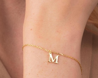 Buchstabenarmband, Anhängerarmband mit Initialen, personalisiertes, vergoldetes Initialenarmband für Damen, personalisiertes Initialenarmband