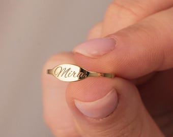 Bague prénom délicate en or 14 carats, bague prénom personnalisée, bague gravée personnalisée, bague minimaliste, bague de demoiselles d'honneur, bijoux de tous les jours, cadeau d'anniversaire