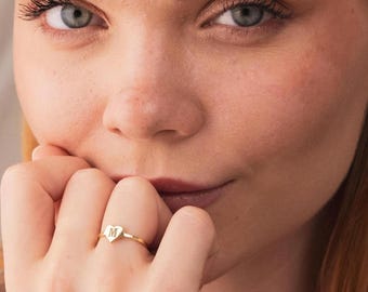 Beginletterring, gepersonaliseerde hartring, aangepaste hartsieraden, gouden hart eerste ring, cadeau voor haar, ringen voor vrouwen, minimalistische ring