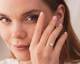 Gepersonaliseerde hartinitiaalring, sierlijke initiaalring, aangepaste gouden ring, aangepaste brief, jubileumcadeau, minimalistische beloftering, cadeau voor moeder