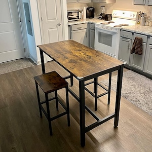 Rustieke industriële bartafelset: keukeneetkamertafel met 2 krukken