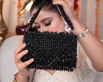 Schwarze Perlen Pailletten Clutch: Handgemachte Abendtasche mit Fransen