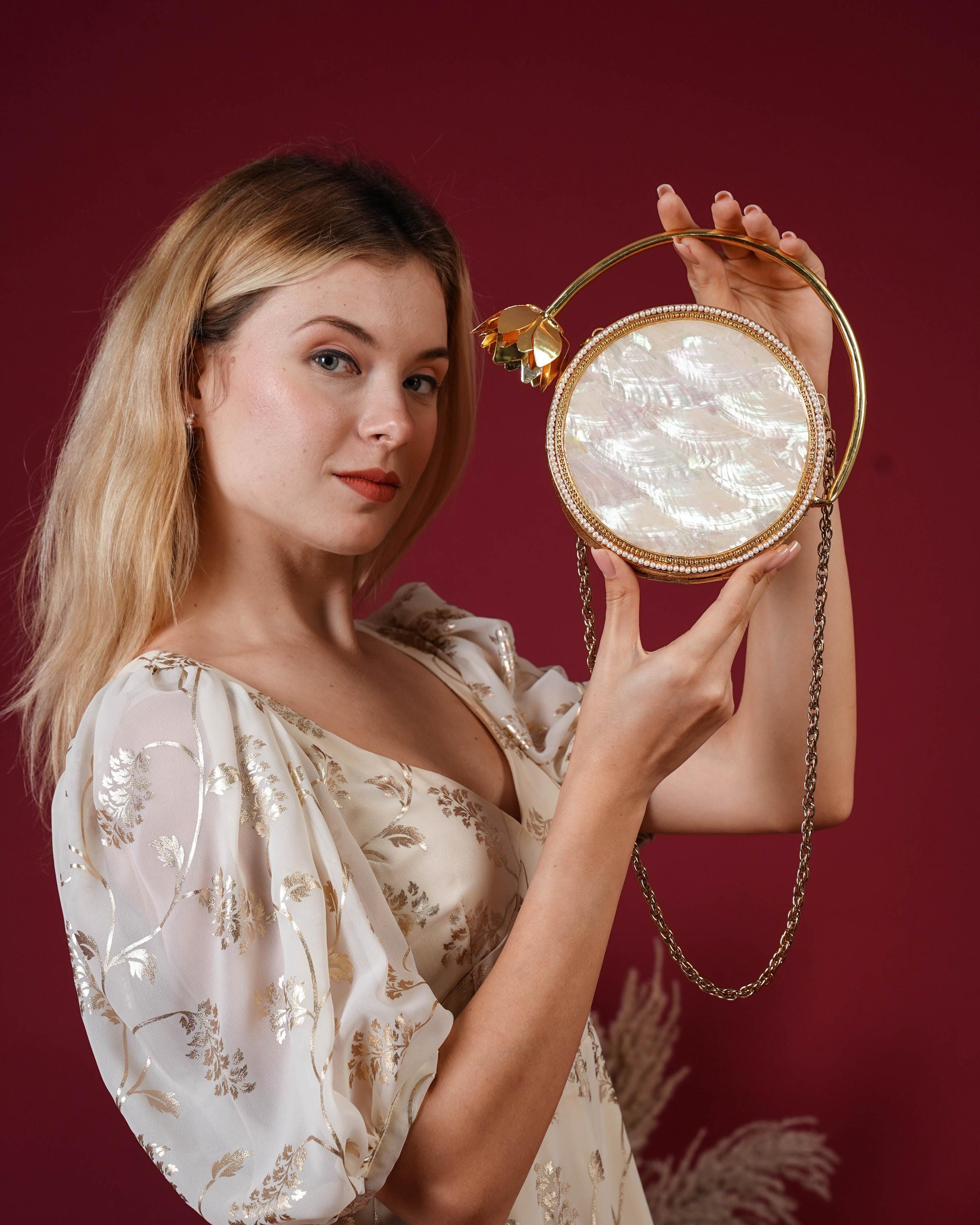 Cult gaia pearl clutch - Etsy 日本