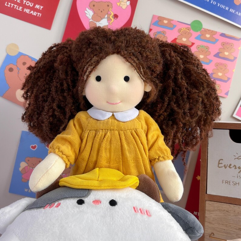 Poupée de chiffon avec boîte 11x2x5 Ragdoll avec chapeau, sac, chaussures et plus de décoration Jouets poupée en peluche mignons pour bébés et tout-petits Idéal Noël Anniversaire Poupées mign