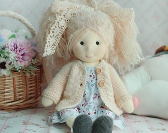 Handgemachte Waldorf Kiki - 12 "weiche Mädchen Stoffpuppe mit süßem Plüsch, ideale erste Puppe für Babys und Kleinkinder