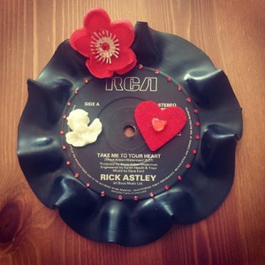 Valentine&#39;s record fascinator, rockabilly hair accessory, music themed fascinator, retro hair accessory, romantic hair clip, music hat