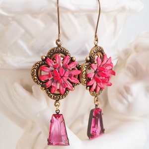 Vintage Pink Enamel Flower Glass Earrings Life Like Mum German Glass Drop Victorian Antiqued Brass-Assemblage Jewelry One of a Kind image 2