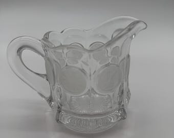 Jarra de crema Fostoria de vidrio transparente vintage, jarra de crema de vidrio prensado, vajilla de mediados de siglo.