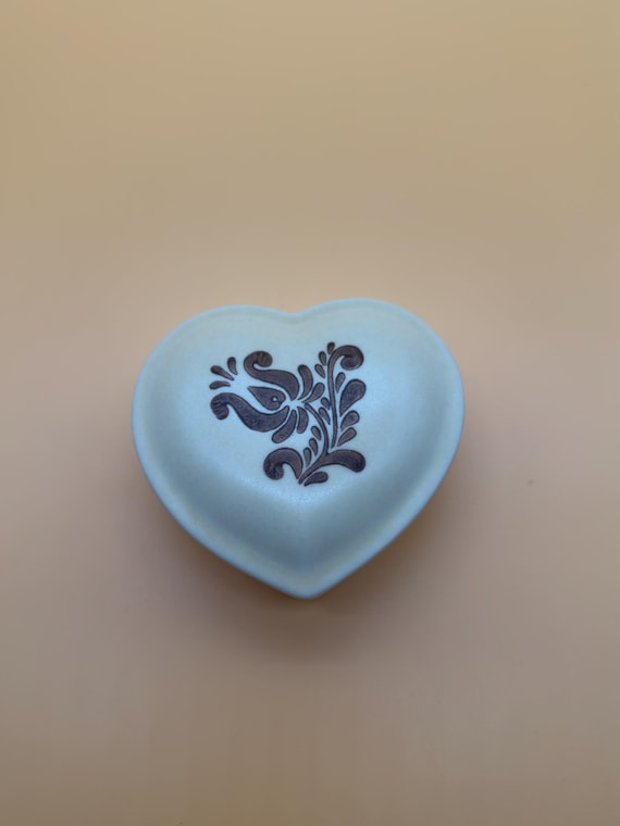 Vintage Pfaltzgraff Village Heart Shaped Trinket Box with Lid | 1970s Stoneware