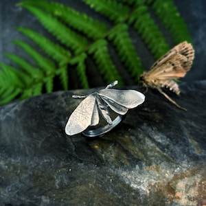 Malring i sterlingsilver: Mörka sagosmycken, fjärilsring, malsmycken, malar, fjärilssmycken, sommarstil