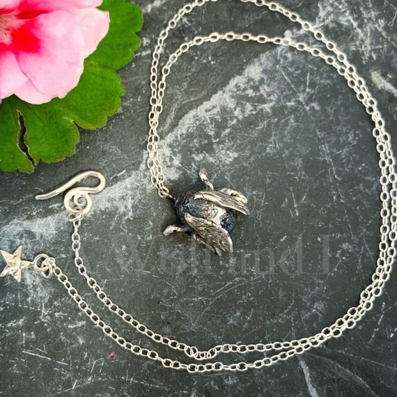 Jewellery bee deals necklace