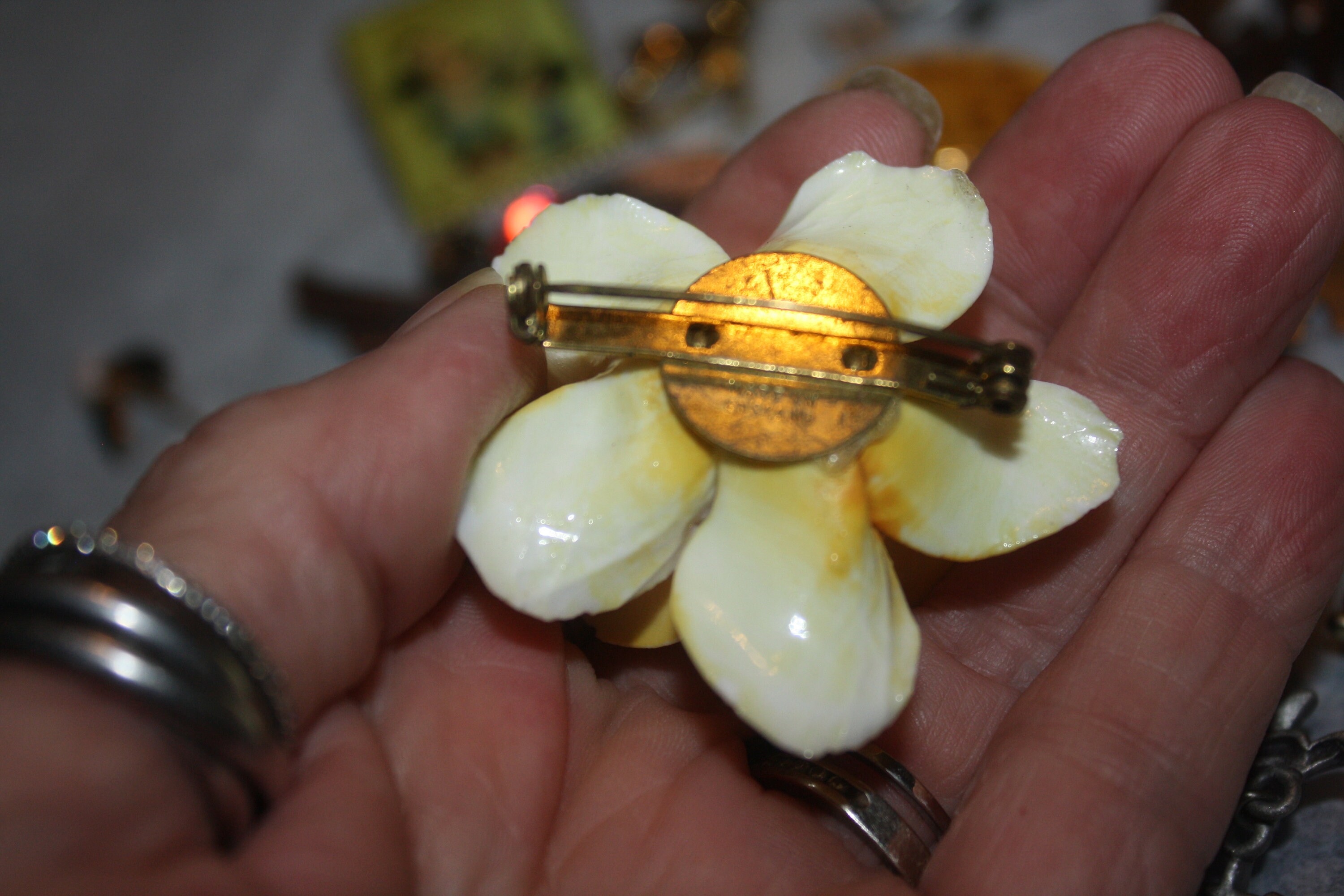 【Llife】BOTTON BROOCH Vintage Lot of 35 Brooches and Pins ~ JJ Jonette, English