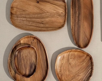 Vassoio da portata in legno organico realizzato a mano / Piatto da antipasto irregolare Wabi-Sabi e versatile contenitore in legno naturale