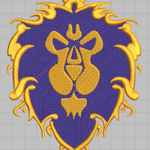 Könnte beinhalten: Gestickter Aufnäher mit dem Allianz-Emblem aus World of Warcraft. Das Design umfasst einen goldenen Löwenkopf und einen dekorativen Rand auf blauem Hintergrund. Der Aufnäher ist wahrscheinlich für Kleidung oder Accessoires bestimmt.