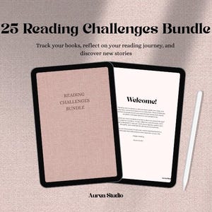 Op de afbeelding: Afbeelding van twee digitale tablets met zwarte randen. Eén tablet toont "Reading Challenges Bundle", de andere "Welcome!". Een witte stylus ligt ernaast. De tekst "25 Reading Challenges Bundle" staat bovenaan.