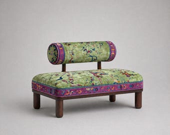 Banco tapizado artesanal con respaldo de cojín / Asiento floral / Silla baja de madera / Muebles de inspiración india / Banco de entrada