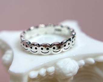 Srebrny pierścionek z buźką 925, oksydowany – 4 mm