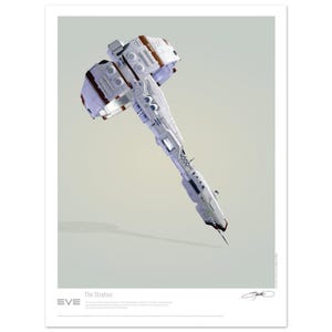 Puede incluir: Ilustración de una nave espacial blanca y marrón, titulada "The Stratios" del juego EVE. La nave espacial tiene un cuerpo central largo con dos grandes secciones rectangulares en la parte superior. El diseño presenta paneles detallados y una estética futurista.