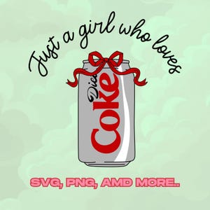 Op de afbeelding: Een Diet Coke-blikje met een rode strik en lint, met de woorden "Just a girl who loves" erboven en "Diet Coke" in het rood. De achtergrond is lichtgroen met een wolkenachtig patroon.