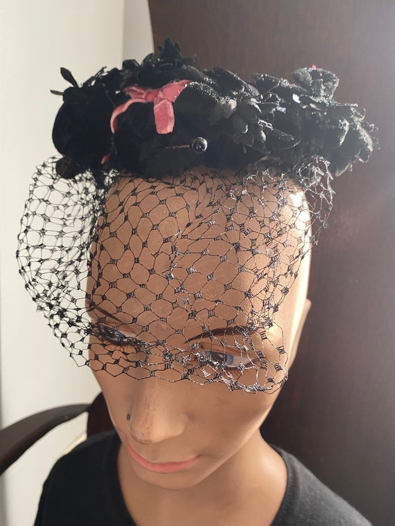 Vintage 1960s Black Velvet Fascinator Hat With Veil & Pink  display picture 1
