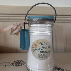 Lander Spicy Apple Blossom Bubble bath, vintage advertising, bathroom Decor, 1940s bath product, jar with metal scoop