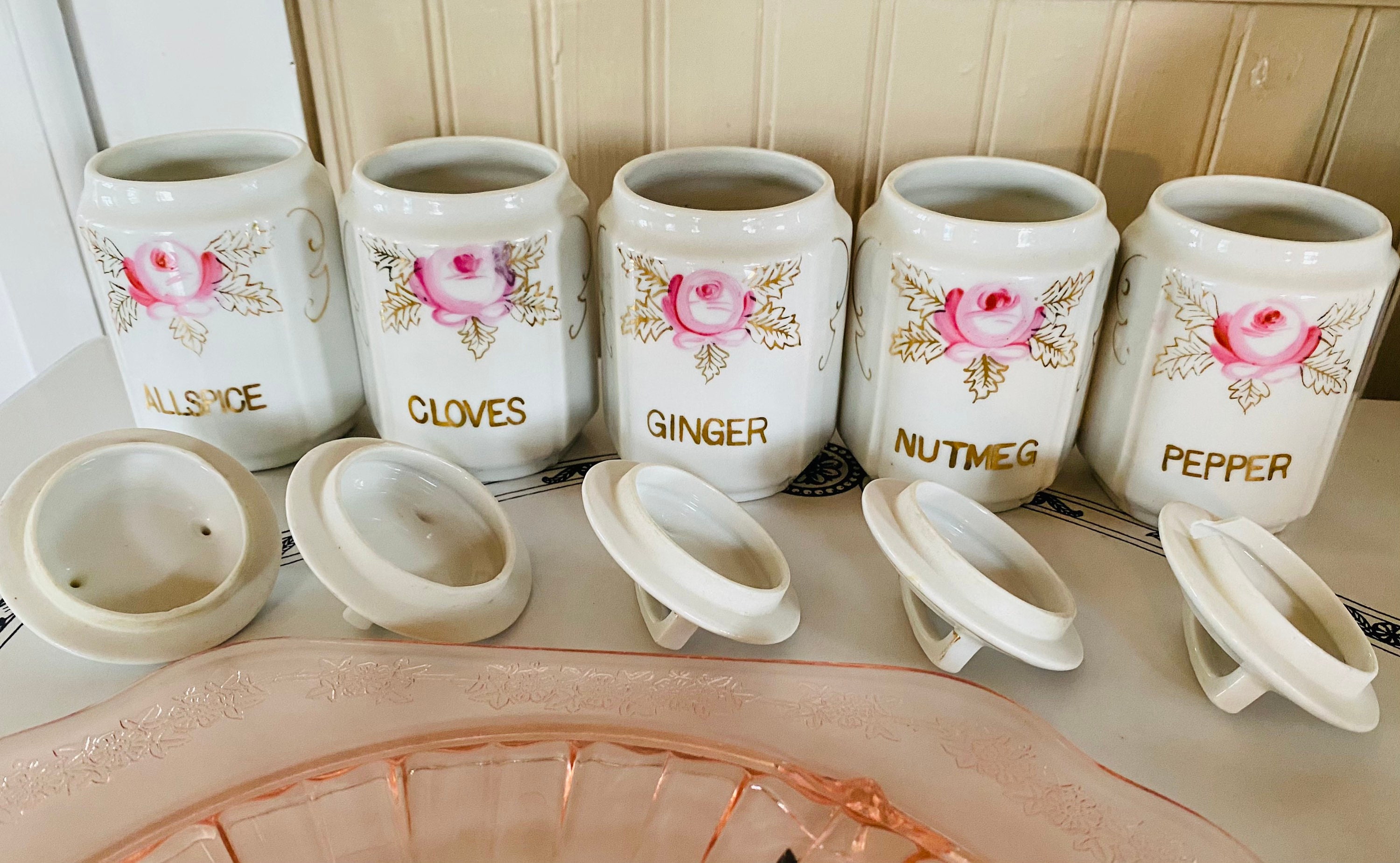 Lot De 6 Pots à épices Vintage En Porcelaine Blanche Motif Rose - Cuisine