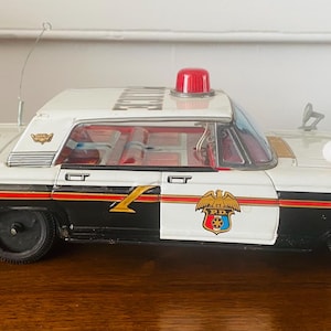 vintage 1960s tin litho toy police car, battery operated, tested did not work, as is, Ford police car toy, collectible toy Police car