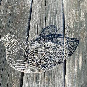 Flexzion Chicken Egg Basket - Wire Chicken Egg Basket with Ceramic Chicken  Cover and Handles - Rustic Country Farmhouse Decor Countertop Egg Holder