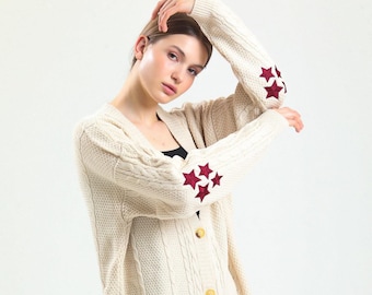 Suéter de invierno de punto bordado con estrella roja y beige de crochet