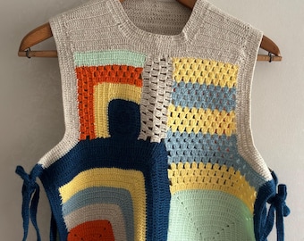Chaleco de patchwork de crochet hecho a mano: top bohemio retro colorido
