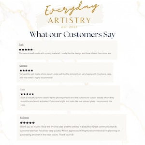 Op de afbeelding: Een klantbeoordelingsafbeelding voor Everyday Artistry est. 2023 met de kop What our Customers Say. De afbeelding toont vier individuele vijfsterrenbeoordelingen van klanten genaamd Trish, Gamalia, Lynn en Kathleen over telefoonhoesjes.