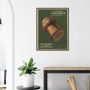 May include: Champagne poster featuring a cork from Léon Chandon. The poster has a dark green background with the cork in the center. Text includes "Champagne Léon Chandon" and "Jamais aucune marque n'a obtenu un succès aussi rapide."