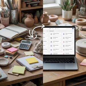 Puede incluir: Un espacio de trabajo con herramientas de cerámica, macetas de arcilla y un portátil que muestra un panel de control. Una calculadora, blocs de notas y notas adhesivas están esparcidos sobre la superficie de madera. Escena de estudio de cerámica.