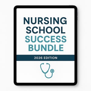Puede incluir: Una tableta digital muestra el texto "NURSING SCHOOL SUCCESS BUNDLE" en verde azulado y azul marino. Debajo, se lee "2026 EDITION" con un icono de estetoscopio turquesa. La tableta tiene un borde negro y está sobre un fondo blanco.