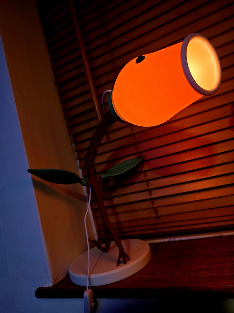 Lámpara articulada Bellsprout – Lámpara de escritorio inspirada en Pokémon – Lámpara de criatura vegetal articulada – Decoración para gamers y anime