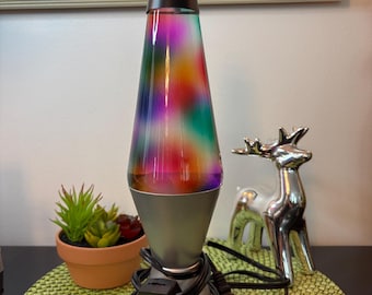 Lampe à lave classique présente un motif graffiti multicolore 2007 vintage fabriquée en Chine